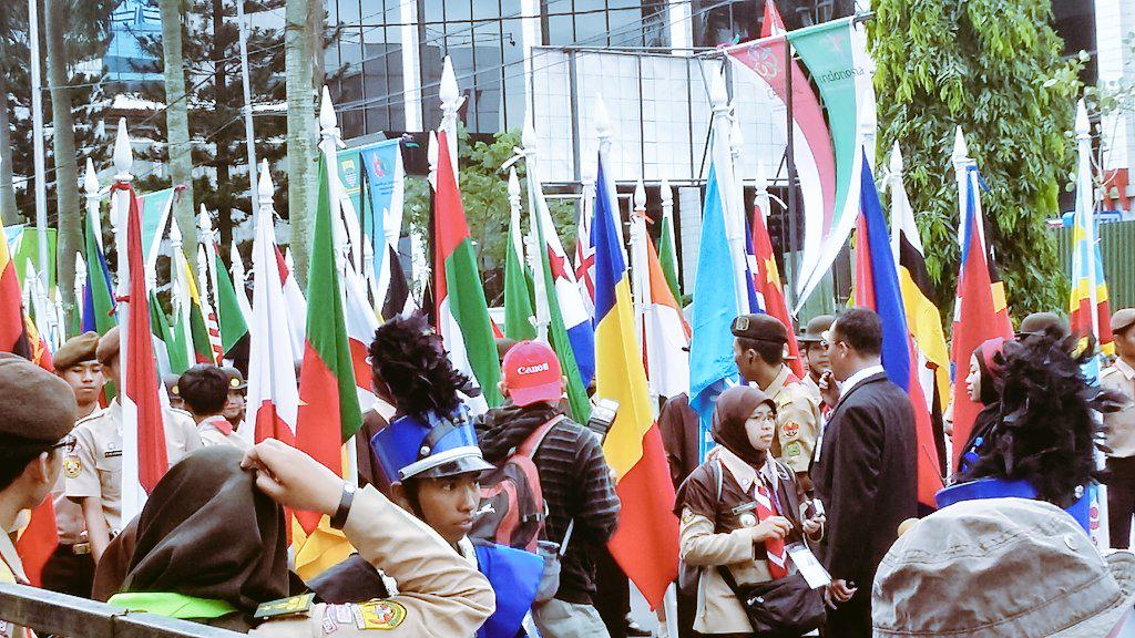 lekker188's tweet photo. #KAA2015 #AAC2015 #aacarnival2015 #asianafricancarnival2015 #AsianAfricanParade @infobandung gausah hawatir klo lapar http://t.co/wI18KTG8ge