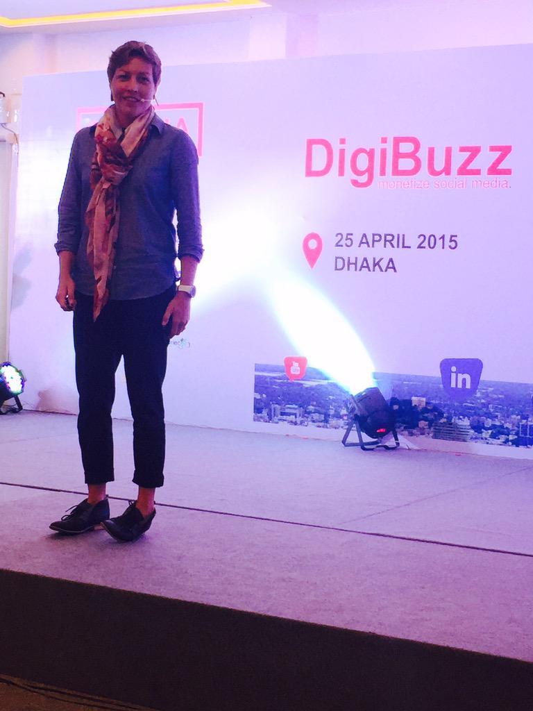samadmiraly's tweet photo. @LiziHamer gives us the rules of thumb stopping creatives at #DigiBuzz2015 @sdasiaco http://t.co/jPFF46CxrC