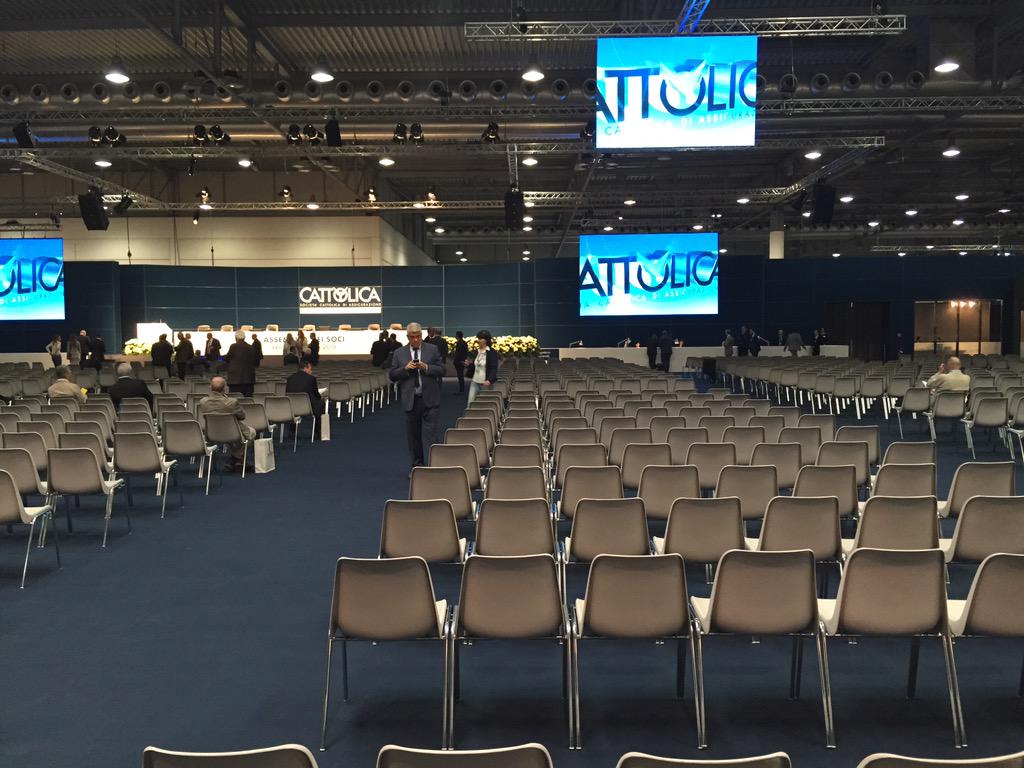MarLamola's tweet photo. Verona - Assemblea Cattolica Assicurazioni - Tutto pronto ! Si parte ! http://t.co/tZDAksBFut