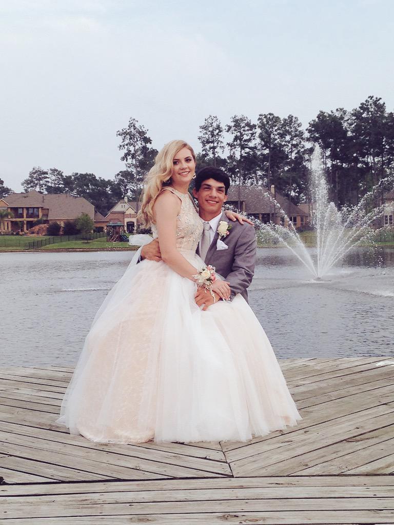 johnnyrizer's tweet photo. My girl looked so damn beautiful 😭😍 im so happy I can call her mine❤️ I love you Charlotte! 😘 http://t.co/FGxrmi4f3O