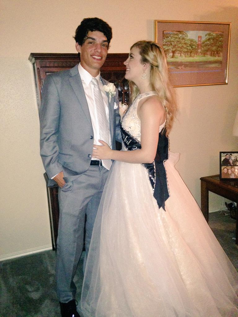johnnyrizer's tweet photo. My girl looked so damn beautiful 😭😍 im so happy I can call her mine❤️ I love you Charlotte! 😘 http://t.co/FGxrmi4f3O