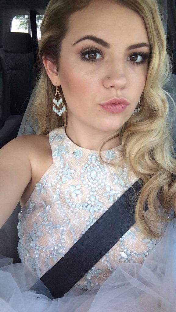johnnyrizer's tweet photo. My girl looked so damn beautiful 😭😍 im so happy I can call her mine❤️ I love you Charlotte! 😘 http://t.co/FGxrmi4f3O