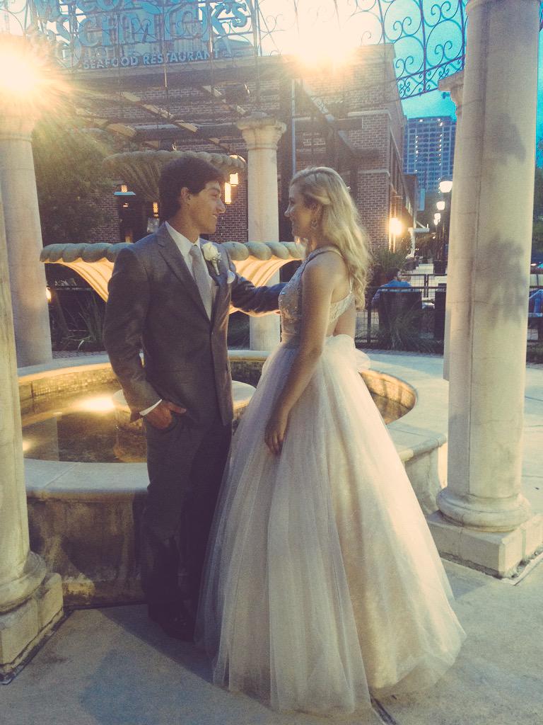 johnnyrizer's tweet photo. My girl looked so damn beautiful 😭😍 im so happy I can call her mine❤️ I love you Charlotte! 😘 http://t.co/FGxrmi4f3O