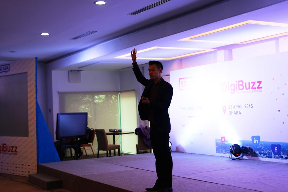 sdasiaco's tweet photo. #MarcusHo talks about #monetizing #digital #communities at #DigiBuzz2015 http://t.co/8EGBeUGAEj
