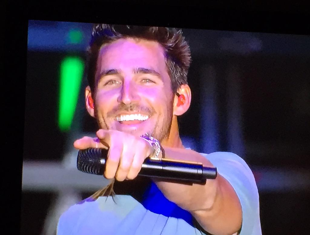 SoCal_ErinEvans's tweet photo. @jakeowen is having a blast on stage at @Stagecoach THANK YOU #axsSTAGECOACH #PassABeer http://t.co/uCidfZVZAo