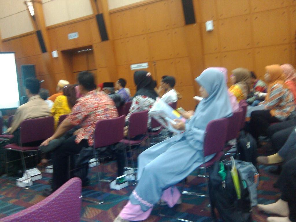 humas_SMAN32's tweet photo. Seminar "Urgensi Matpel TIK &amp; KKPI Dalam Kurikulum Ganda" Ged. Kemendikbud RI, KOGTIK (Komunitas Guru TIK &amp; KKPI) http://t.co/ZOfdQ6HTJ8
