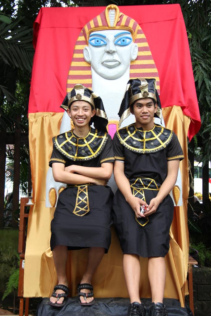 osismisa's tweet photo. XI MIA 4 dengan tema Mesir atau Egypt http://t.co/BRFXFerWUc