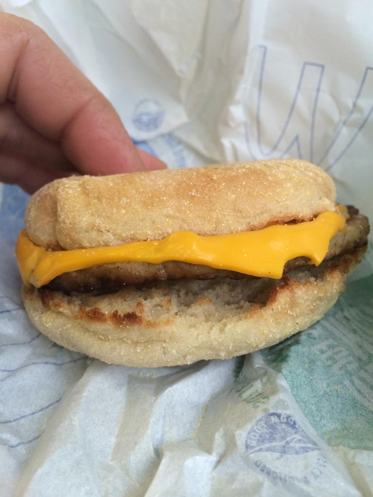 skyisla666's tweet photo. @McDonaldsUK Motherwell restaurant screwed up my order asked for sausage and egg mcmuffin and got sausage alone!!!!!! http://t.co/g4HFkVM7TA