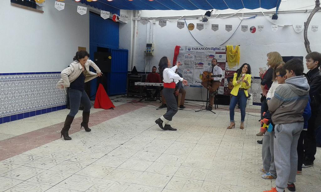 Tarancondigital's tweet photo. Feria de Abril en la Peña El Mosto http://t.co/QYnjpeS1Ag
