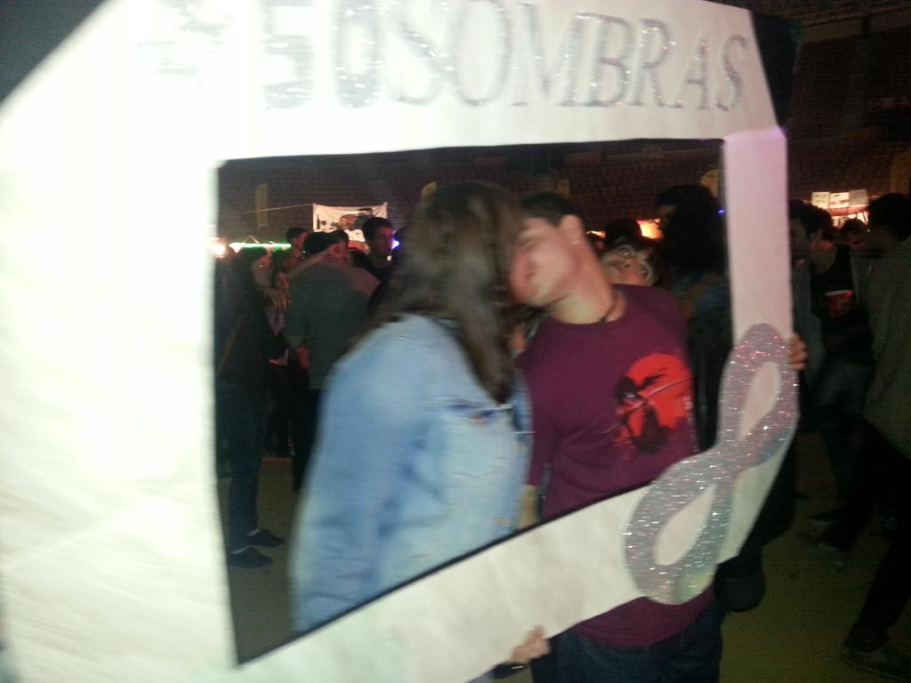 BarrasMates2015's tweet photo. #BARRAS2015 #50sombras http://t.co/jnbcasy9fQ