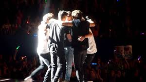 Lynda_a17's tweet photo. it's soSadWhenUDon'tWannaRememberThatFactOf 1D WitoutZaynStillCryin everytime i hear 1DSongs #WhereIWasWhenZaynQuit 😭 http://t.co/9qhMy21C9R