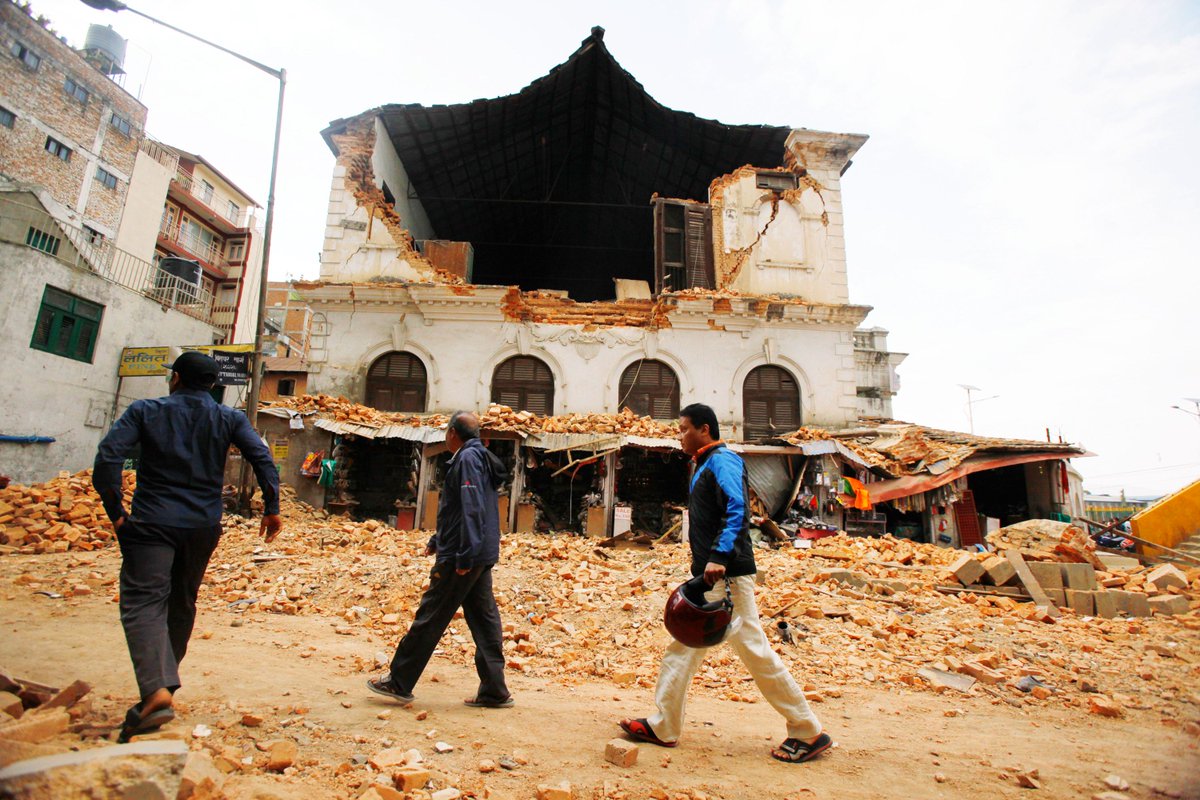 Землетрясение 12 апреля. Катманду землетрясение 2015. Землетрясение в Непале 25.04.2015. Непал 2015 землетрясение 25 апреля. Непал, 25 апреля 2015 года: 8000 погибших.
