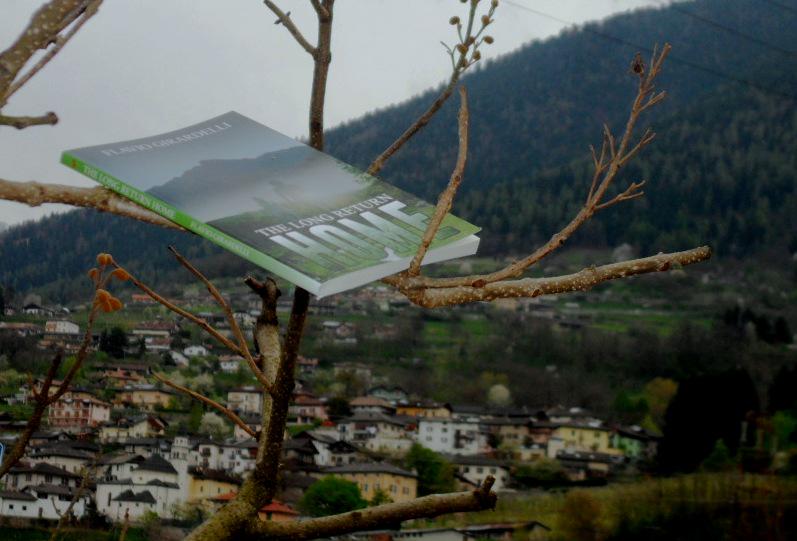 FlavioGirardell's tweet photo. think different #thinkdifferent #natureandbo #books #carzano #scurelle #valsugana #trentino http://t.co/epNdBEoD7z http://t.co/TEhgTTR3u8