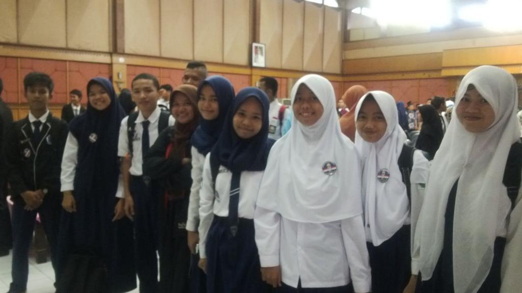 putriikhairina's tweet photo. Ini baru permulaannya .. Semangaaat @GenosiZona3 !!
Solid terus yak .. ;) http://t.co/yCVppruWkX
