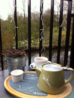 david3lyons's tweet photo. @SukiTea Afternoon tea moment by the canal Limekiln Cafè Dobcross. Daffodils in bloom, spring in full swing. #sukitea http://t.co/kWM7R5Rum6