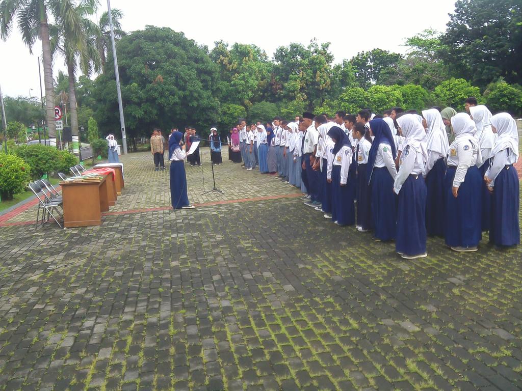 putriikhairina's tweet photo. Penampilannya @GenosiZona3 di apel Pelantikkan ~~ http://t.co/jxp162j4oF