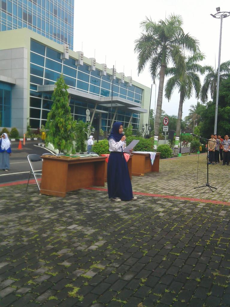 putriikhairina's tweet photo. Penampilannya @GenosiZona3 di apel Pelantikkan ~~ http://t.co/jxp162j4oF