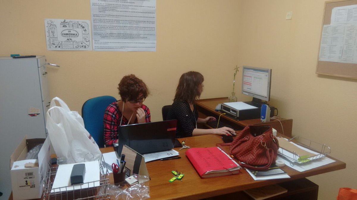 AEEEnfermeria's tweet photo. Invadiendo la oficina de @CEMEUCo para rematar los últimos detalles antes de la Asamblea de esta tarde. #CEEE2015 http://t.co/Q6hQGOaLZ7