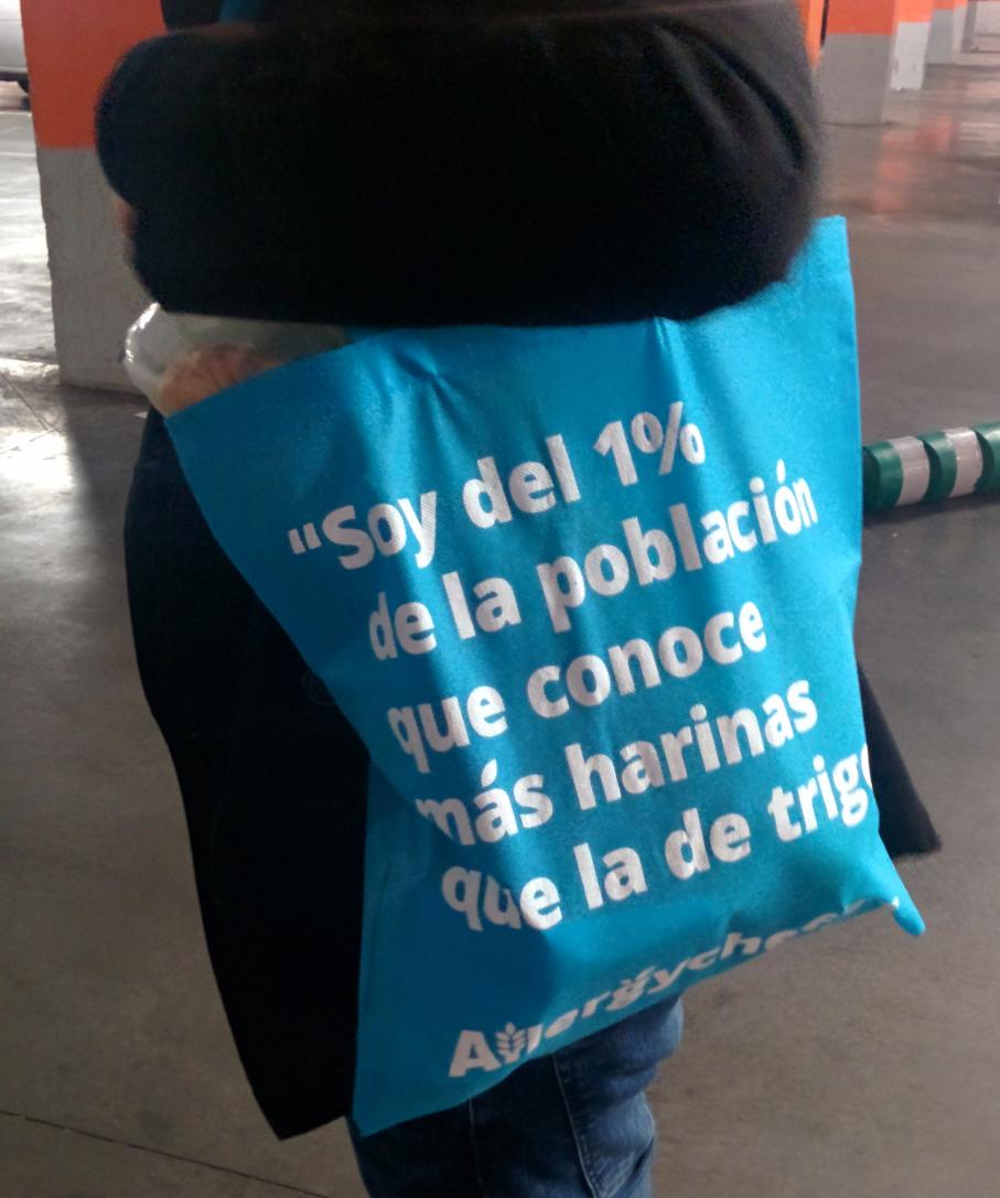 celiacoalos30's tweet photo. Haciendo la compra con la bolsita de @allergychef_es   #MeMola http://t.co/H9rc2PKll8