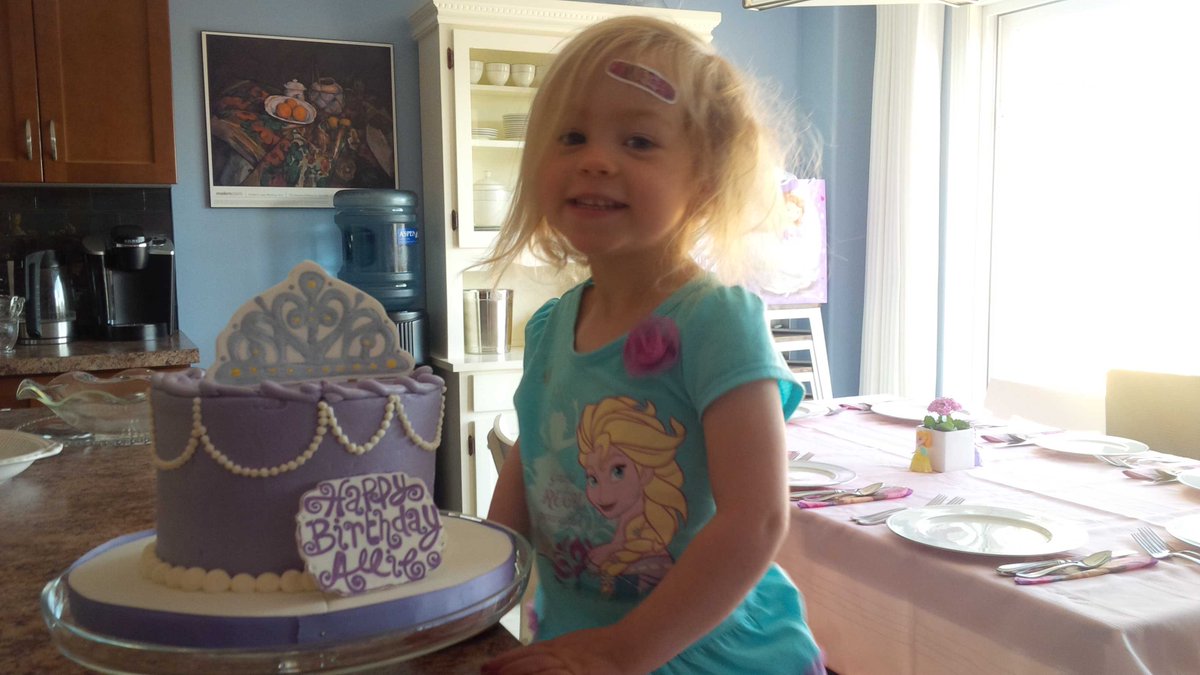 AndrewJubes's tweet photo. @cakeandloaf she absolutely loves it #birthdaygirl #bedhead http://t.co/1LABWACXwY
