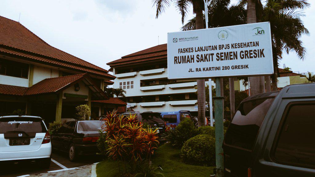 2/6 ya di rawat di RS Semen Gresik #zamroni hrus di operasi krn usus buntu.. Sabtu 18/5 di operaasi..