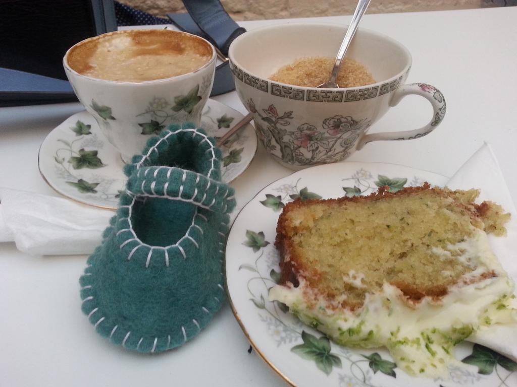 Im teaching this great class can't wsit! Make A Pair of Felt Baby Shoes – London Craft Club london-craft-club.myshopify.com/products/make-…