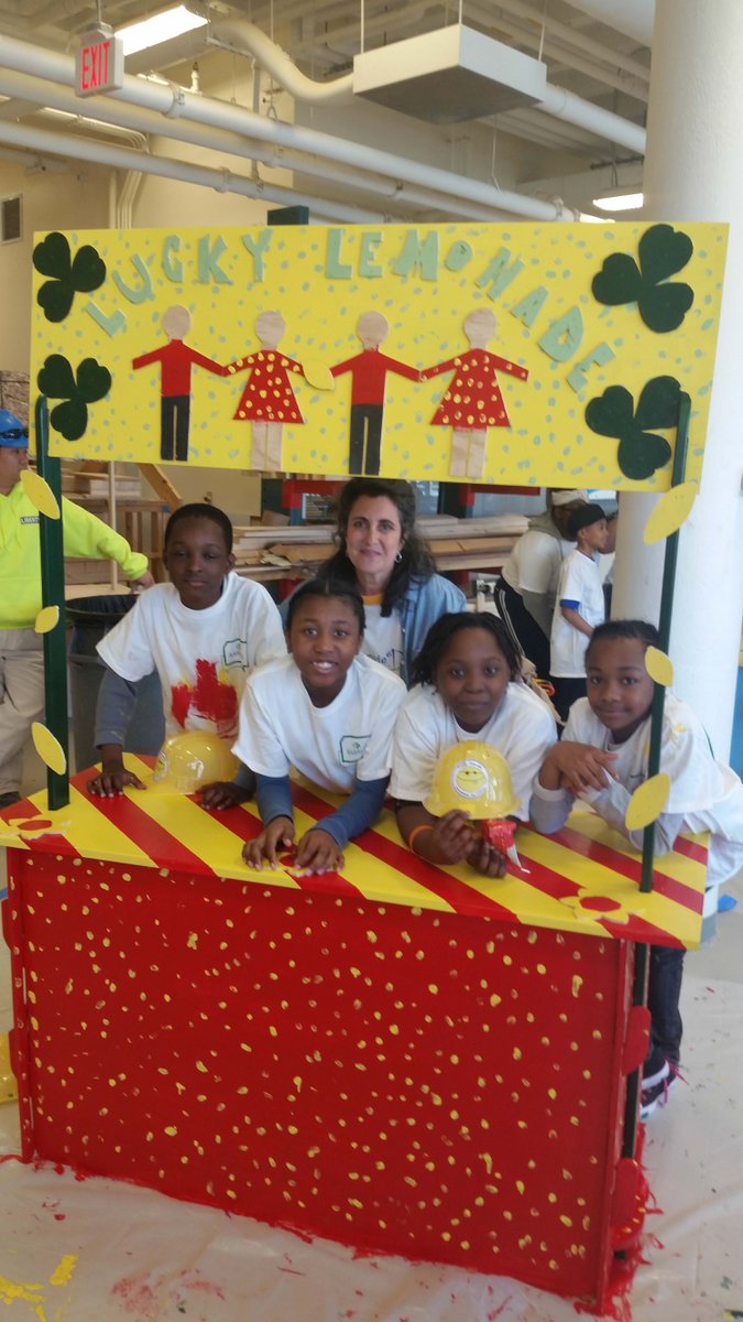 LemonadeDayBOS's tweet photo. @CapentersUnion for Build Event for @LemonadeDayBOS. Great apprentices and  @GilbaneNewEng volunteers. A GREAT DAY. http://t.co/rFefTJeFmz