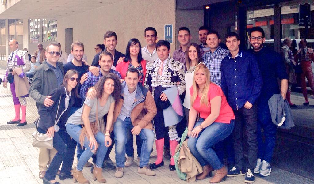imanolsanchez's tweet photo. ¡Compartir momentos importantes con amigos con los que he crecido, es un bonito regalo del destino! http://t.co/VCsIGySOvt