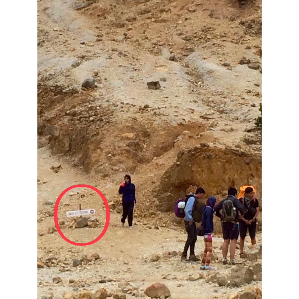 ExplorePendaki's tweet photo. RT @infopendaki: Tolong buat dulur yukk patuhi prosedur yg ada !!! #KeepSafetyHike #KeepSafetyProcedure #Papandayan http://t.co/bkqRLmcReZ"