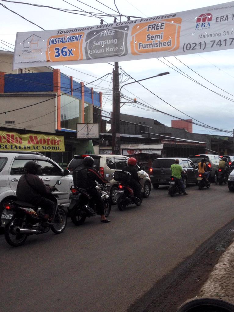 Macet Cirendeu arah Pd Cabe