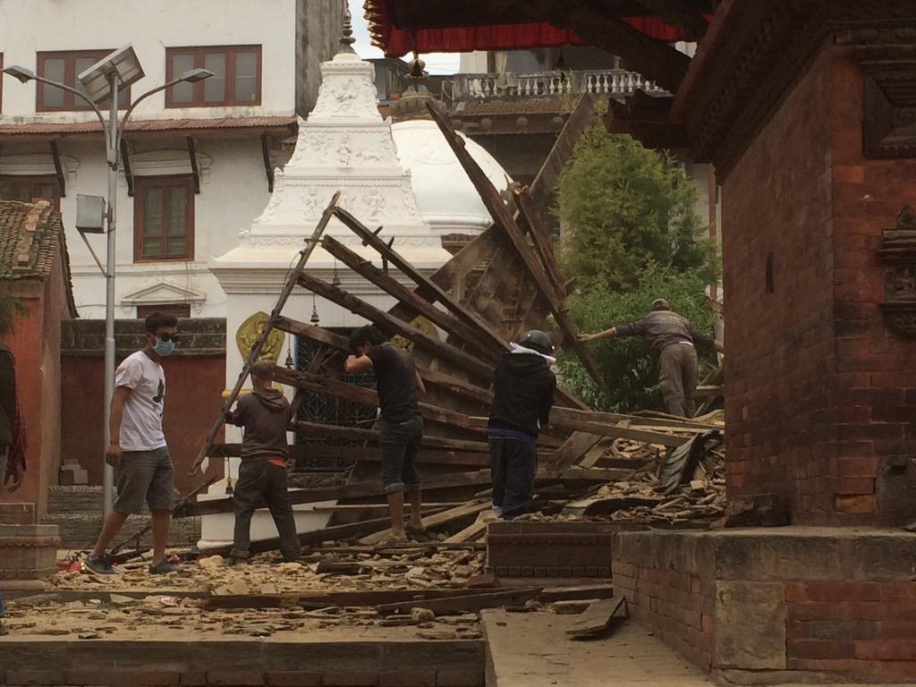 زلزال نيبال.. 1500 قتيل.. وموسكو تعزي وتعرض المساعدة (فيديو+ صور) CDbBQ6PVAAAflYe