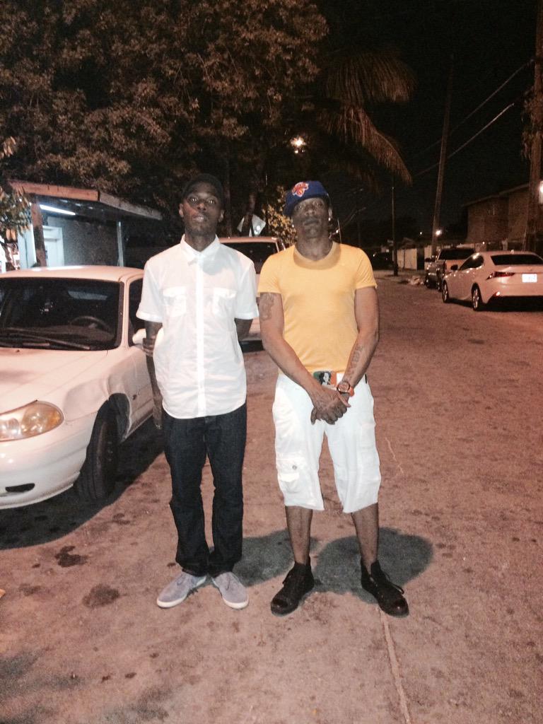 RRG_Ent's tweet photo. #RRG #ReggaeArtist #Kette &amp; di fam..
#MiamiStreets 
#GoonMuzik 
#RedRoomGoonEnt
#GoonSquad
#GoonNation
#GOONEDUP http://t.co/StEpBcsQPs
