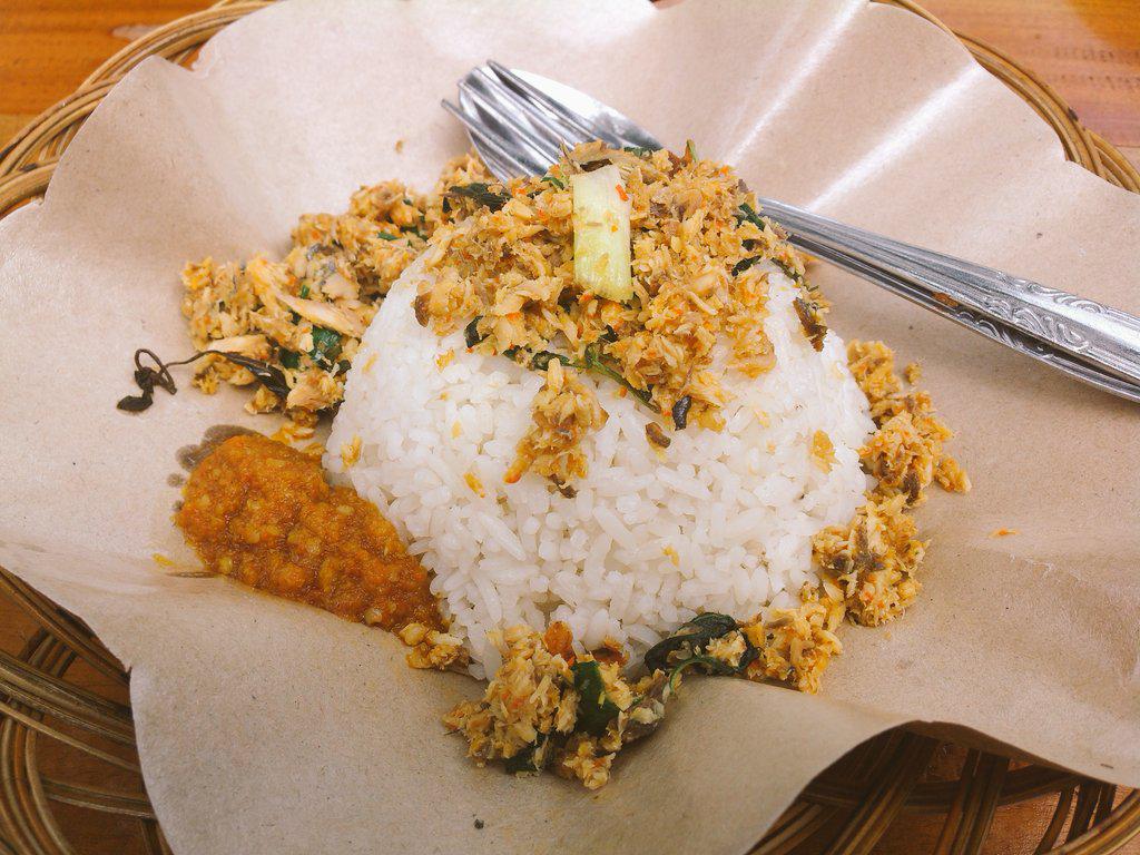 menu maksi kali ini.. Nasi Tuna nya IG: wr.sijago cuma 6rb looh .. maknyus.. <a href="/FoodparkExpress/">IG @FoodPark_Express</a> <a href="/makanjogja/">Rahmatnff</a> <a href="/JogjaFood/">IG: sembarimakan</a>