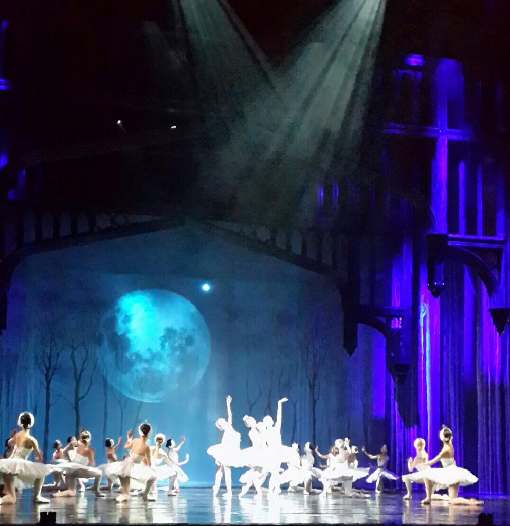 nlpreston91's tweet photo. #SwanLake @joburgtheatre... Go support our artists and theatre! INCREDIBLE 👏🏻 http://t.co/2GucMiXDu9