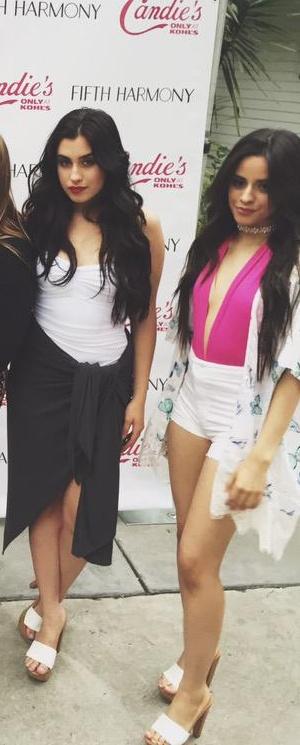 HarmonizersPT's tweet image. Uma diz "mata" a outra dis "esfola". Assim não se pode 😍🔫😏 #Camren #5HPoolParty #SummerReflectionTour