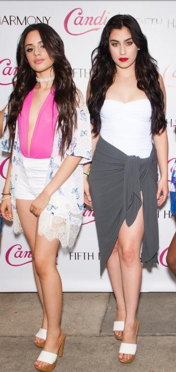 HarmonizersPT's tweet image. Uma diz "mata" a outra dis "esfola". Assim não se pode 😍🔫😏 #Camren #5HPoolParty #SummerReflectionTour