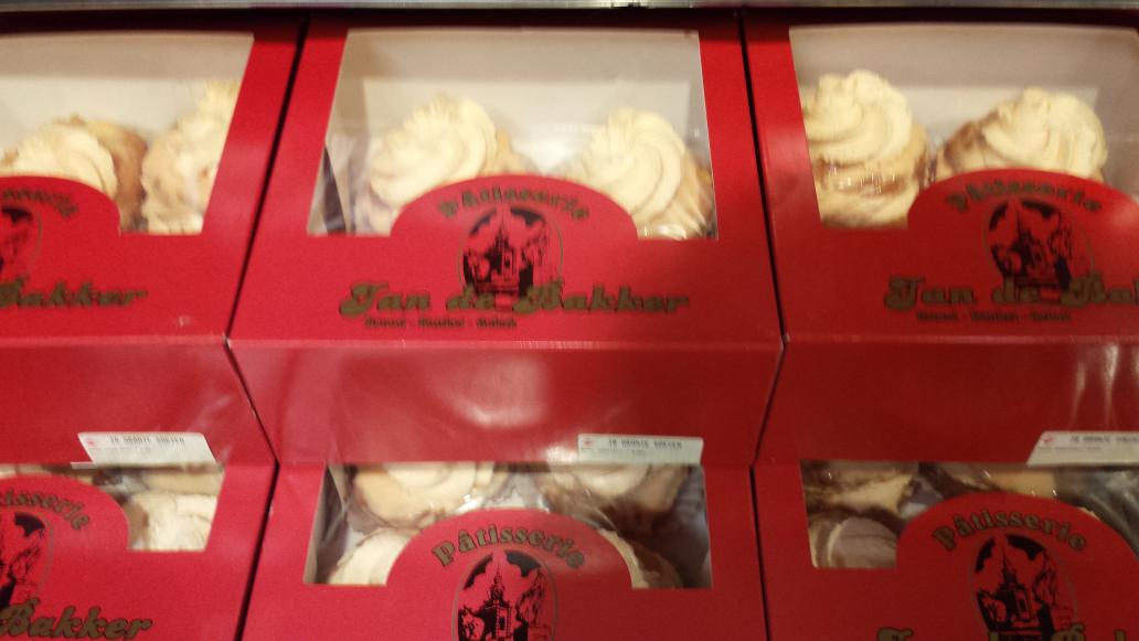 Zelfs oranje soezen van Jan de Bakker zijn verkrijgbaar bij C1000 Urkerhard!!