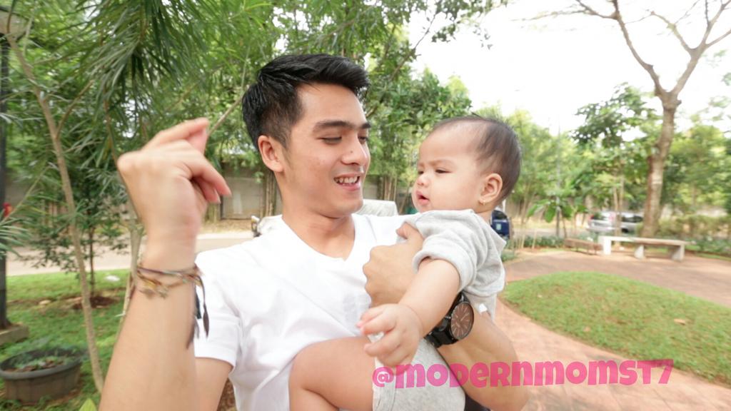 modernmomsT7's tweet photo. Poya @RickyHarun45MF mau jalan2 pagi sama baby Kiya. Yuk saksikan @modernmomsT7 minggu (26/04) pkl 08.15 WIB @TRANS7 http://t.co/yyFJSrASQB
