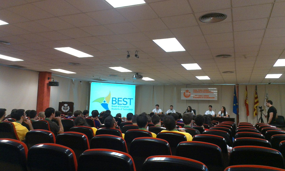 BESTuc3m's tweet photo. La @EBECSpain ya está en marcha. Acaba de finalizar el opening y va a empezar la competición #EBEC15 http://t.co/jE7XjYLsar