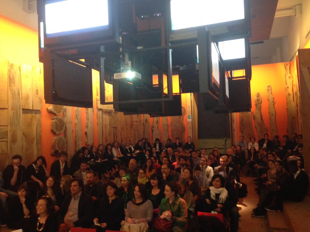 secolourbano's tweet photo. Oggi si parte! Tutto il team comunicazione di #Expo2015 si riunisce per lanciare 6 mesi #expottimisti @Expo2015Milano http://t.co/YWzRjcYR1M