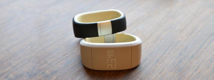 Mobieli's tweet photo. #Embracelet: een #Smartwatch voor ouderen - http://t.co/a2ryHZ0hIU - #Wearables http://t.co/cUyRFIkz1c