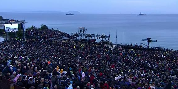 9NewsSyd's tweet photo. Thousands have turned out to honour the Anzac legend at Gallipoli. #AnzacDay #9News http://t.co/QP8KJPEHGV