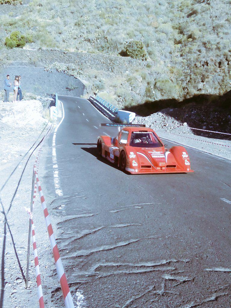 WillyRodriguezC's tweet photo. Celebrada la manga de entrenos de la #SubidaElTime 2015 y la principal novedad, no subió el Porche de @ECruz_Oficial http://t.co/0U6fZ7OUMZ