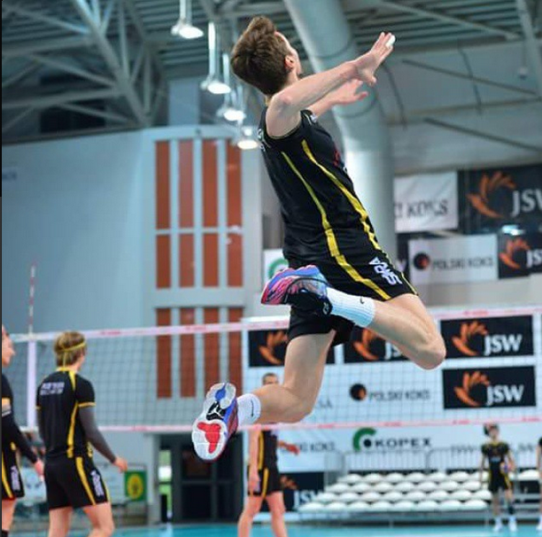 _SkraBelchatow_'s tweet photo. Poranny trening drużyny PGE Skra Bełchatów #goskra #bądźcie #znami http://t.co/mlLmd09Hpa