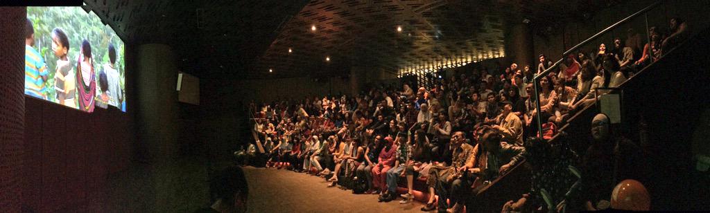 #BioskopBisik dalam rangka Hari Kartini. Dengan semua relawannya perempuan.