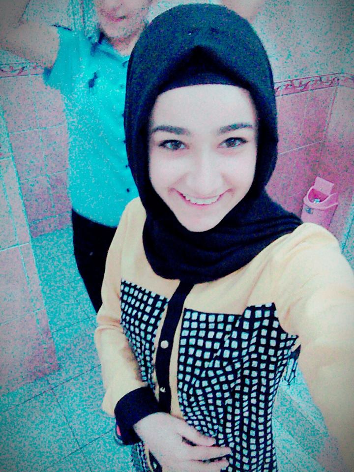 Yüzümüz gülüyor, içimiz ağlıyor.