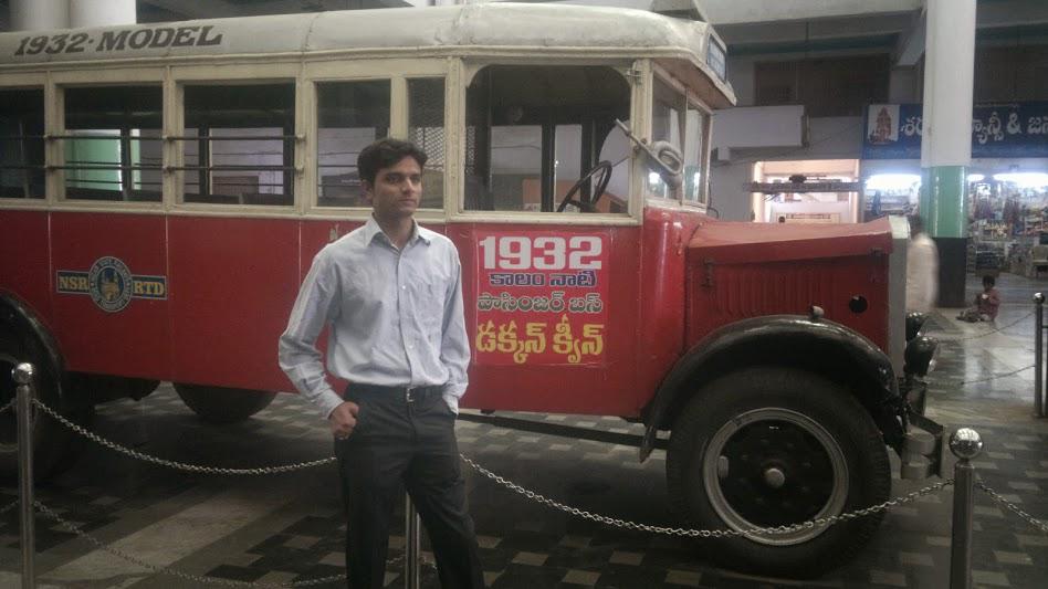 vtrivedi10's tweet photo. Hyderabad Bus stand http://t.co/U2Qa9ngIAh