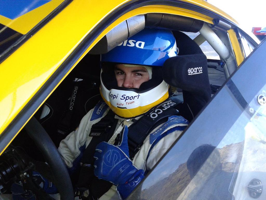 DISAMotor's tweet photo. .@ECruz_Oficial: " Se ha soltado un manguito de agua antes de salir, parece que no es importante" #SubidaElTime http://t.co/dcIgXTCzxC