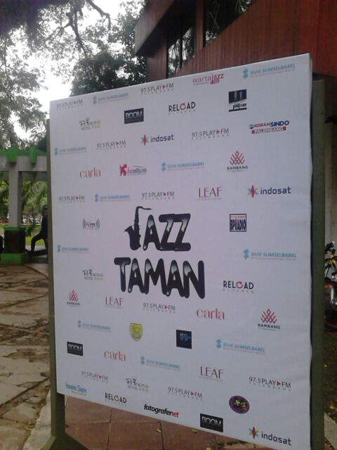 Yang di Kambang Iwak, merapat yuk lagi ada <a href="/jazztamankota/">Jazz Taman</a> tahun ke-2 by @975PlayFM :D