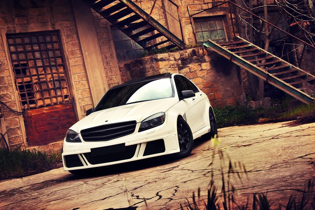 BimmBenzBeast's tweet photo. Mercedes Benz W204 AMG #BRABUS Bullit http://t.co/O9C2yNbAYJ
